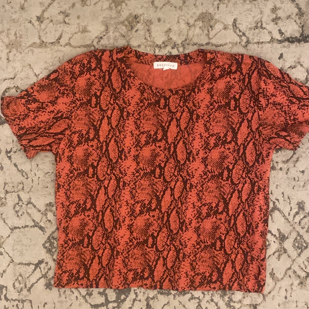 Women’s Loose Fitting  Snake Print Cropped Tee